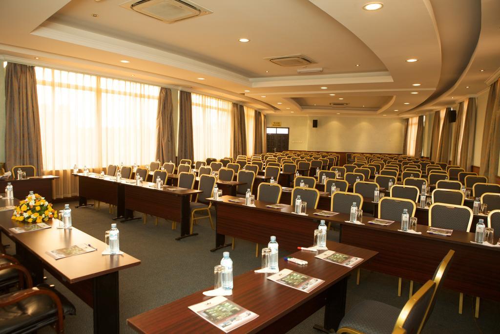 City Royal Resort Hotel Kyambogo  Zimmer foto