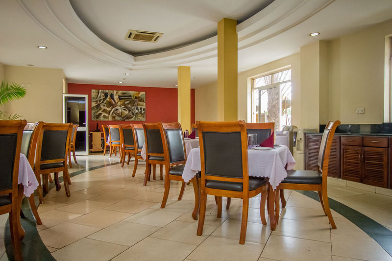 City Royal Resort Hotel Kyambogo  Exterior foto