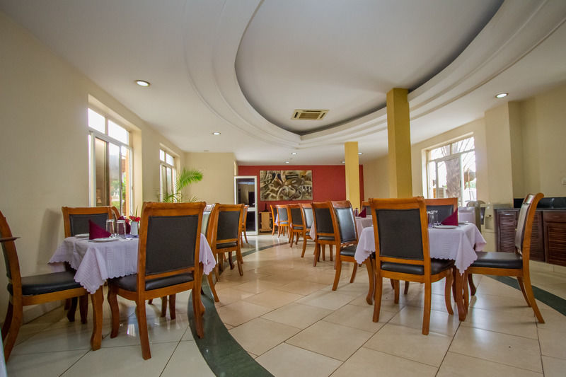 City Royal Resort Hotel Kyambogo  Exterior foto