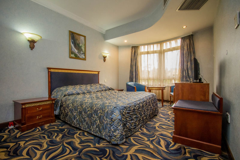 City Royal Resort Hotel Kyambogo  Exterior foto