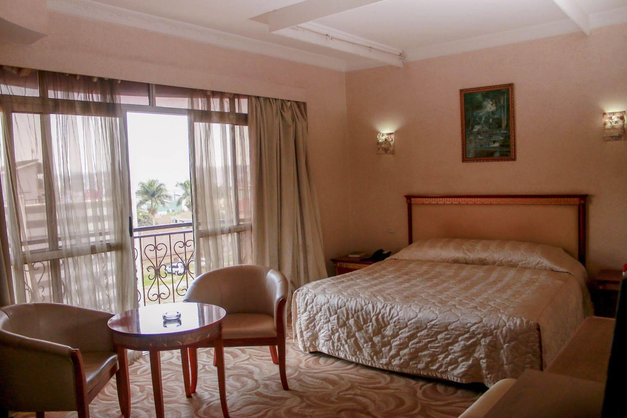 City Royal Resort Hotel Kyambogo  Exterior foto