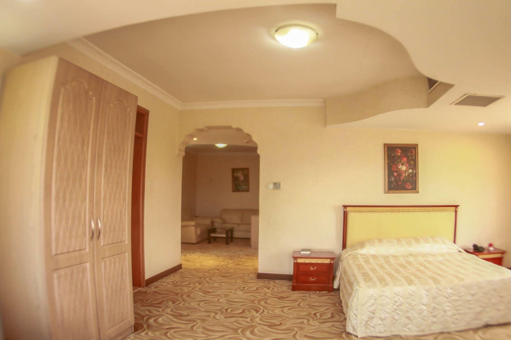 City Royal Resort Hotel Kyambogo  Exterior foto