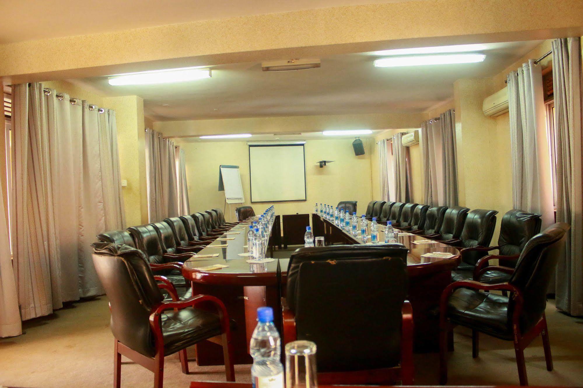 City Royal Resort Hotel Kyambogo  Exterior foto